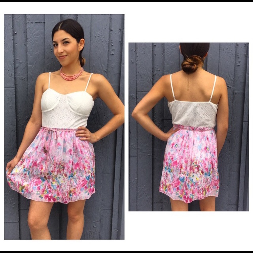 A Wonderful chiffon dress ; casual, fresh.